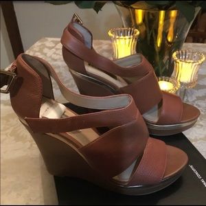 New, INC 7M platform wedge sandals 😍